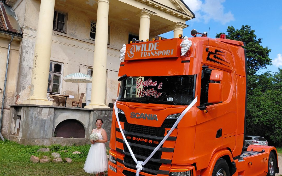 Lipiec – sztuka i wielu gości