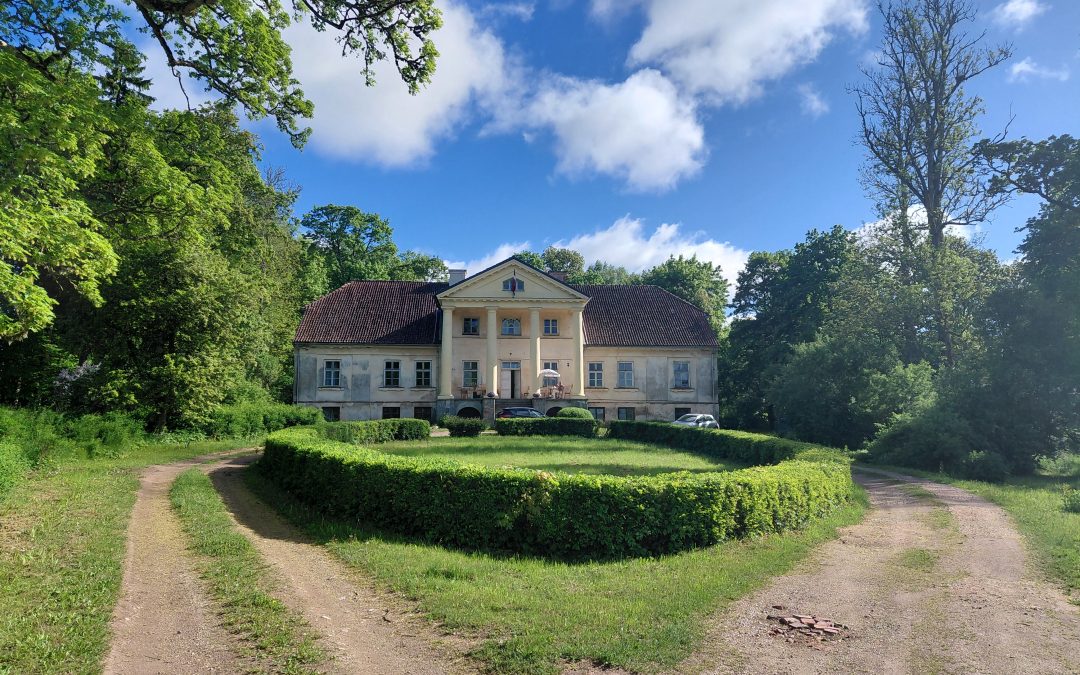Magia Maja w Padure Manor: Od kostiumografii po kultową dyskotekę i weselne szeptanie